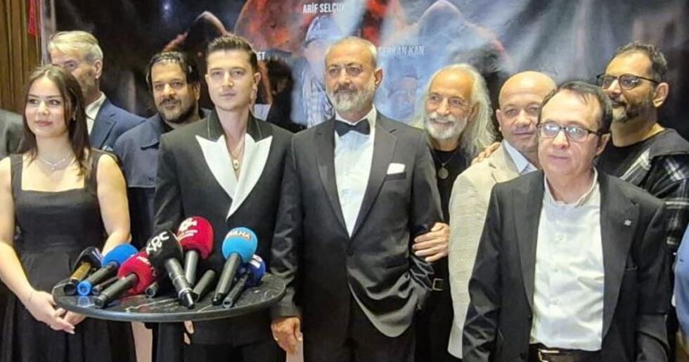 10 Nisan’da vizyona girmeye hazırlanan “Karabasan” sinema filmi için görkemli bir gala düzenlendi.