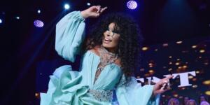 Türk sanat müziğinin efsane ismi Bülent Ersoy, uzun süren sessizliğini yeni şarkısı “Fragman”la bozuyor.