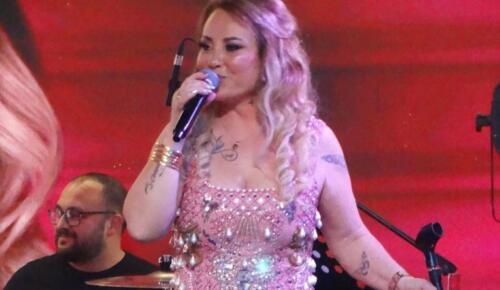 AYLİNCE’DEN ÇOCUKLARA ARMAĞAN