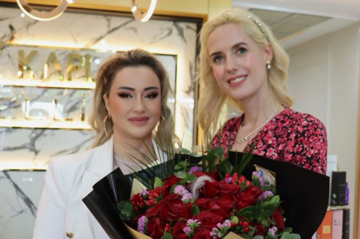 Ünlü oyuncu Wilma Elles’ten Çekmeköy’deki güzellik merkezine yoğun ilgi