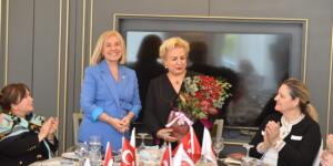 TÜDİP’in Nisan Buluşmasında Suna Dumankaya Rüzgârı