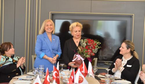 TÜDİP’in Nisan Buluşmasında Suna Dumankaya Rüzgârı