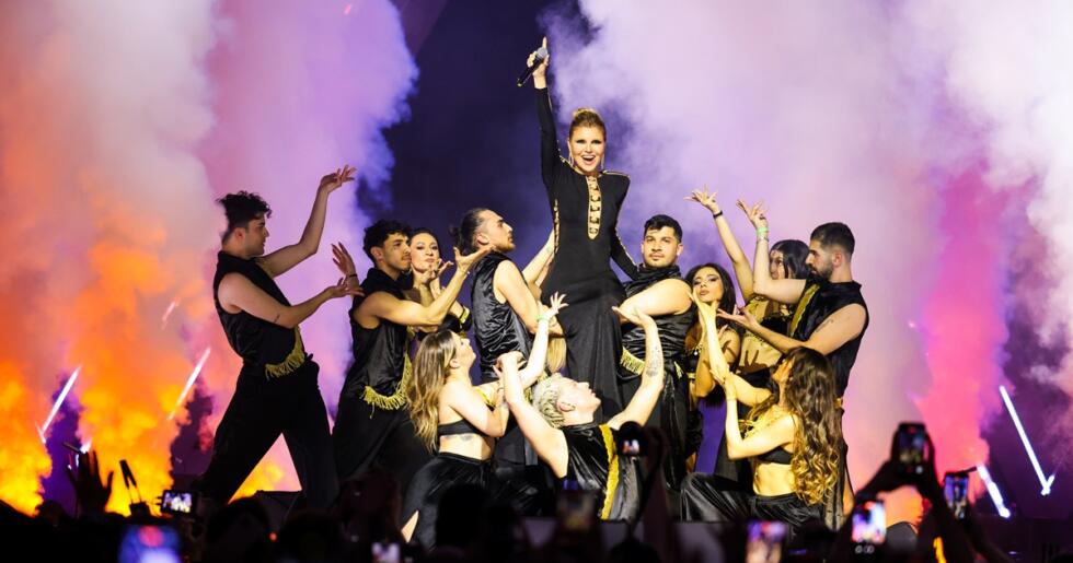 Gülben Ergen ve Mustafa Sandal’dan sahnede sürpriz düet