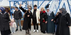 Ünlü sanatçılar Safiye Soyman ve Faik Öztürk, konser programı kapsamında geldikleri Kars’ta büyük bir ilgiyle karşılandı.