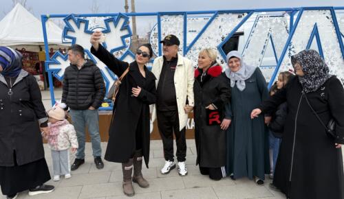 Ünlü sanatçılar Safiye Soyman ve Faik Öztürk, konser programı kapsamında geldikleri Kars’ta büyük bir ilgiyle karşılandı.