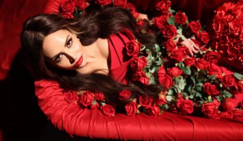 İPEK ÖRS ARABESK ŞARKI YORUMLAMAK BİR AYRICALIKTIR