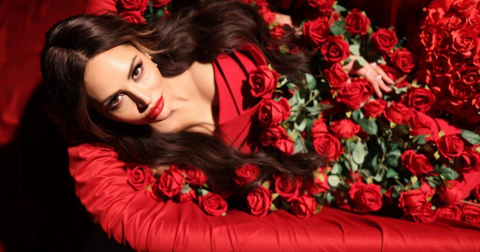 İPEK ÖRS ARABESK ŞARKI YORUMLAMAK BİR AYRICALIKTIR