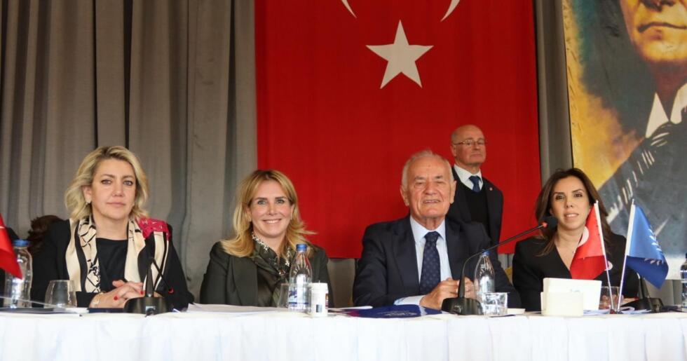 BÜYÜK KULÜP’TE HAREKETLİ GENEL KURUL