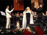 Unutulmaz besteler ayakta alkışlandı