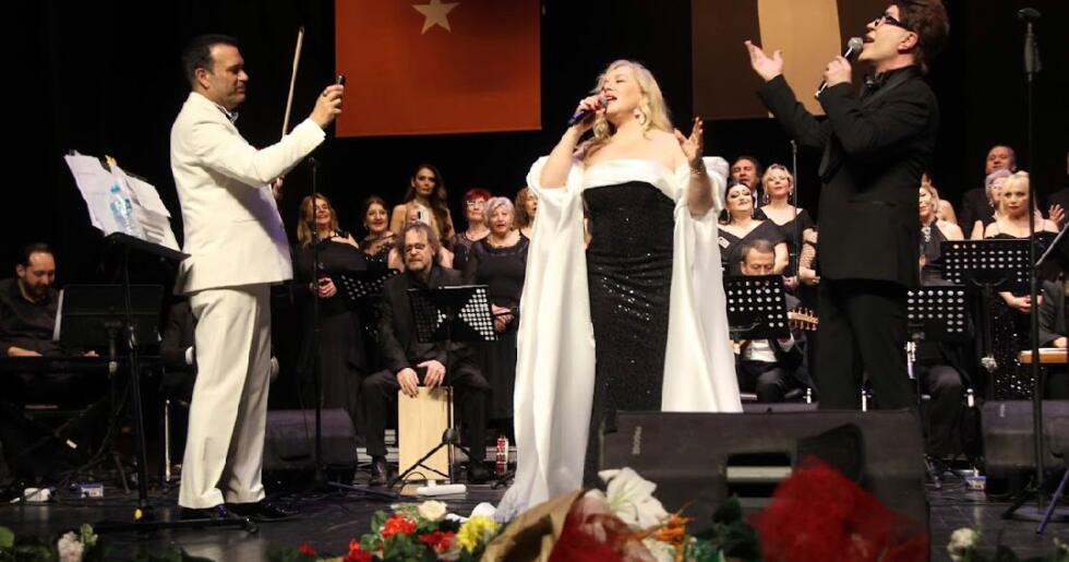 Unutulmaz besteler ayakta alkışlandı