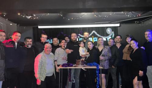 MERT OZAN DÜZ’E TİYATRO SAHNESİNDE DOĞUM GÜNÜ