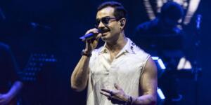 Antalya Açıkhava’da müzikseverlerle buluşan Gökhan Türkmen’in konserinde 7 evlenme teklifi yapıldı