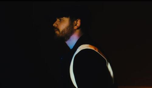 Duygusal anlatımı ve modern müzik tarzıyla dikkat çeken genç sanatçı Taha Şen yeni çalışması “İmkansızdık” ile dinleyicisinin karşısına çıktı