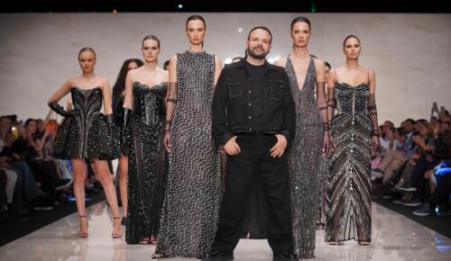 MURAT ACAR DEFİLESİNDE MERMER PODYUMDA MODA RESİTALİ