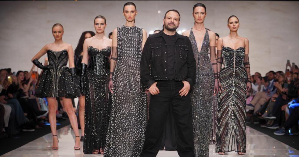 MURAT ACAR DEFİLESİNDE MERMER PODYUMDA MODA RESİTALİ