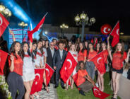 A Milli Futbol Takımı’na moral gecesi… Milli formalar ve bayraklarla podyuma çıktılar moral verdiler..