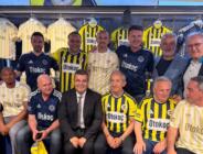 Barış Baran Aras, Fenerbahçe’nin Yeni Sezon Forma Tanıtımında Efsanelerle Buluştu