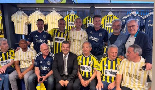 Barış Baran Aras, Fenerbahçe’nin Yeni Sezon Forma Tanıtımında Efsanelerle Buluştu