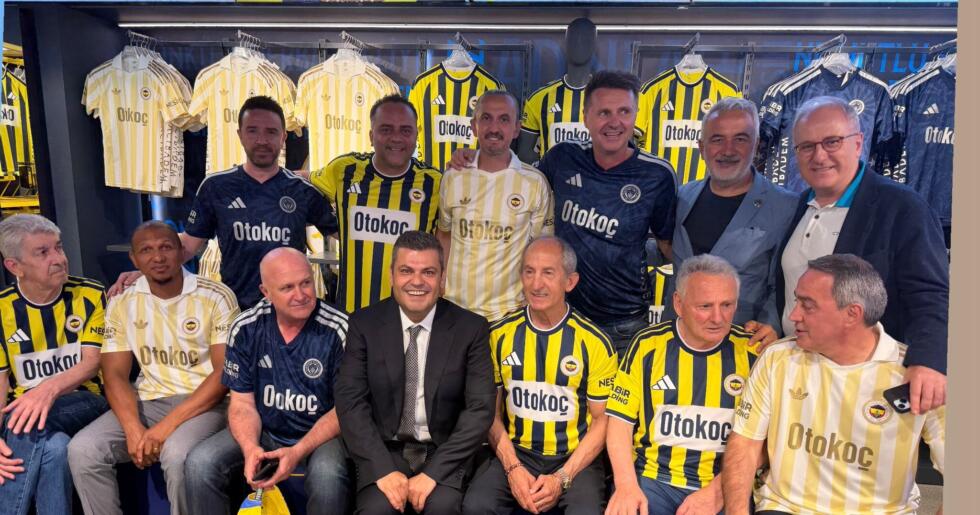 Barış Baran Aras, Fenerbahçe’nin Yeni Sezon Forma Tanıtımında Efsanelerle Buluştu
