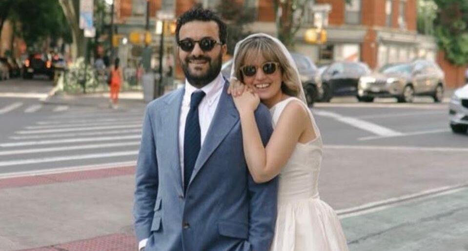 Ünlü komedyen Hasan Can Kaya, uzun süredir aşk yaşadığı sevgilisi Duygu Karabaş ile Amerika’da evlendi