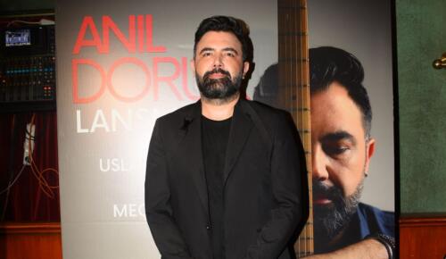 “Anıl Doruk, Uslanmam ve Meçhul şarkılarının lansmanını gerçekleştirdi.”