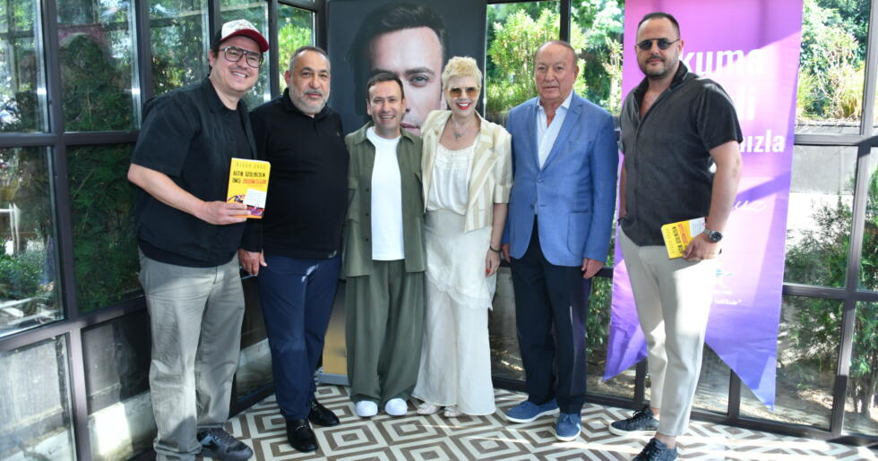 ÖZGÜR ARAS’IN 14’ÜNCÜ KİTABI “ARTIK ÜZÜLMEDEN ÖNCE DÜŞÜNECEĞİM” GÖRKEMLİ BİR DAVETLE TANITILDI