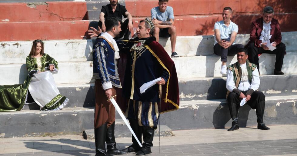 ADANA ŞİVESİYLE HAMLET
