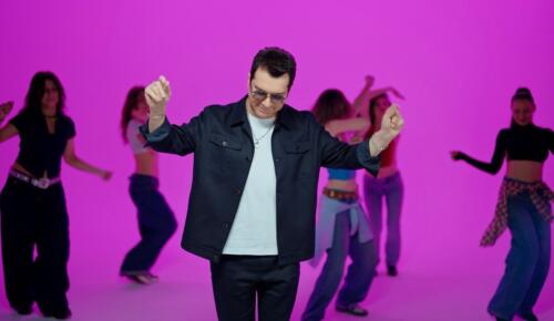 Yeni şarkısıyla herkesi dans ettirecek