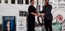 Kültür ve Turizm Bakan Yardımcısı Dr. Batuhan Mumcu, Araştırmacı Yazar Ümmühani Kara’ya Ödülünü Takdim Etti