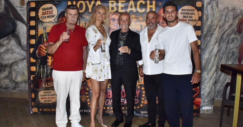 NOYA BEACH’TE COŞKULU YEŞİLÇAM GECESİ: NURİ ALÇO’NUN ELİNDEN GAZOZ İÇME YARIŞINA GİRDİLER!