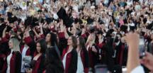Alina Boz Kariyerini Diploma ile Taçlandırdı  Başarılı Oyuncu Üniversite Mezunu Oldu