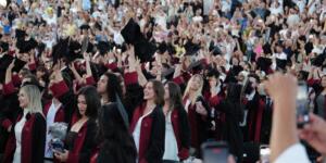Alina Boz Kariyerini Diploma ile Taçlandırdı  Başarılı Oyuncu Üniversite Mezunu Oldu