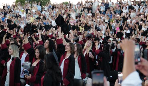 Alina Boz Kariyerini Diploma ile Taçlandırdı  Başarılı Oyuncu Üniversite Mezunu Oldu