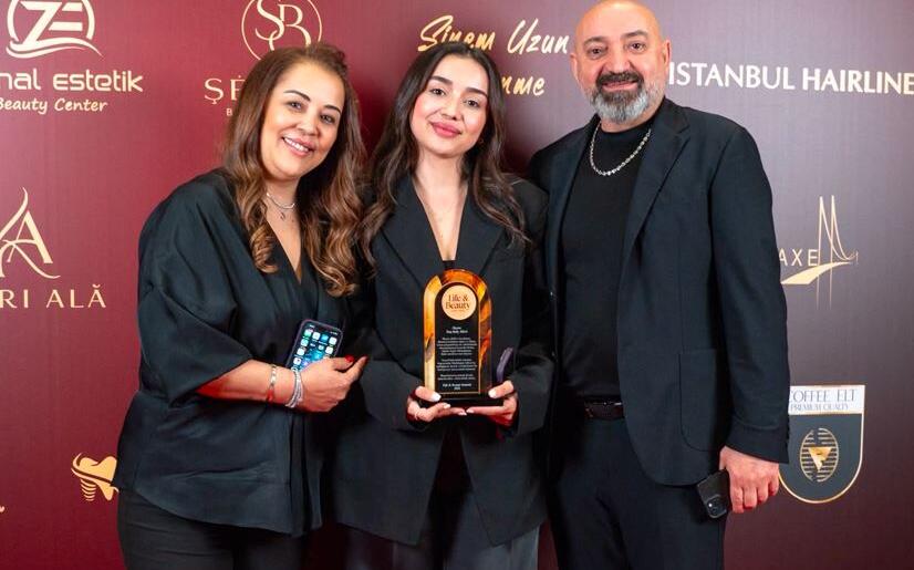 Avrupa Modasının Türkiye’deki Güçlü Temsilcisi Songül Öcal Başarısını Aldığı Ödülle Perçinledi