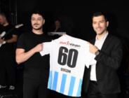 Semicenk, sağanak yağmura rağmen festival alanını dolduran binlerce hayranına unutulmaz bir gece yaşattı.