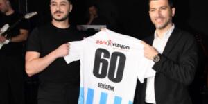 Semicenk, sağanak yağmura rağmen festival alanını dolduran binlerce hayranına unutulmaz bir gece yaşattı.