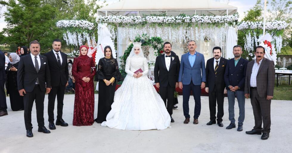 Mehmet Tan Özmen ile Hilal Öner Ağrı’da Görkemli Düğünle Dünyaevine Girdi