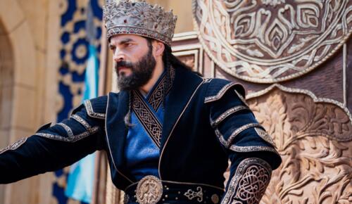 AKIN AKINÖZÜ, SULTAN ALAEDDİN KEYKUBAT ROLÜ İÇİN 5 AY BOYUNCA HAZIRLANDI!