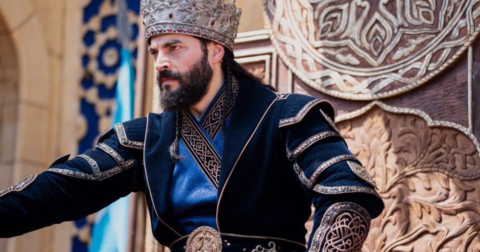 AKIN AKINÖZÜ, SULTAN ALAEDDİN KEYKUBAT ROLÜ İÇİN 5 AY BOYUNCA HAZIRLANDI!