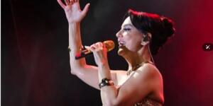 Ebru Gündeş’in dev korosu: Binlerce kişi hep bir ağızdan söyledi