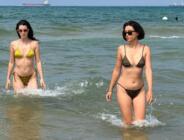 KIZ KIZA PLAJ KEYFİ
