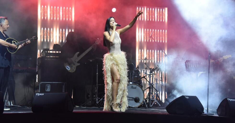 Rum şarkıcı Ivi Adamou, Bodrum’da sahne aldı