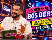TÜRKİYE’DE BİR İLK: ENİS ARIKAN İLE “BOŞ DERS” İLK KEZ SEYİRCİLİ VE IMMERSIVE DENEYİMLE THE CUBE’DA…